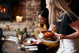 Waitress_serving_meal_GettyImages_1167590348