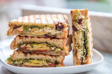 sandwich_cafe_GettyImages-1127940785