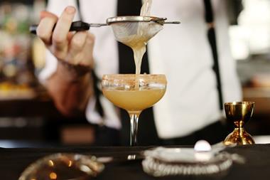cocktail_bar_bartender_GettyImages_635173049