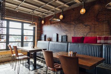 Empty restaurant tables GettyImages-1271897466