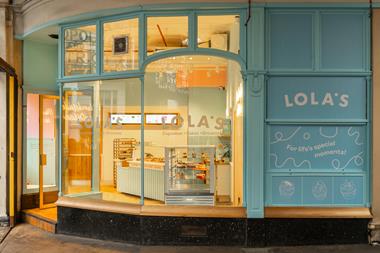 Lola's Cupcakes - Exterior of new shop in South Kensington train station - 2100x1400
