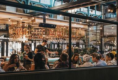 busy-restaurant