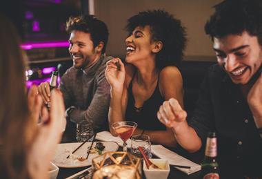dinner_restaurant_friends_GettyImages-627873424