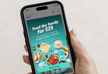 368915_freeiphone14proinhandmockup_756871 (1)