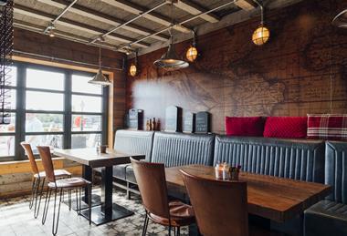 Empty restaurant tables GettyImages-1271897466