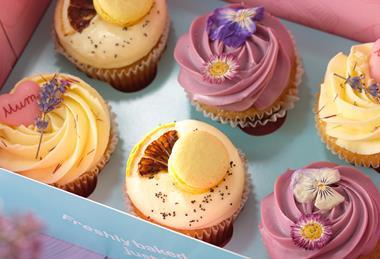 Lola's Cupcakes - Mother's Day cupcakes box - 3200x1800