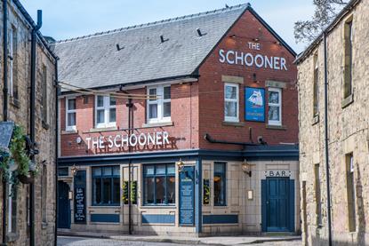 Schooner_exterior_GJmr-7550