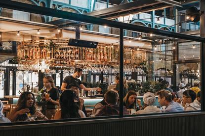 busy-restaurant