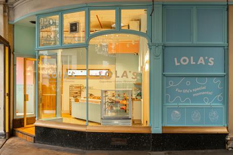 Lola's Cupcakes - Exterior of new shop in South Kensington train station - 2100x1400